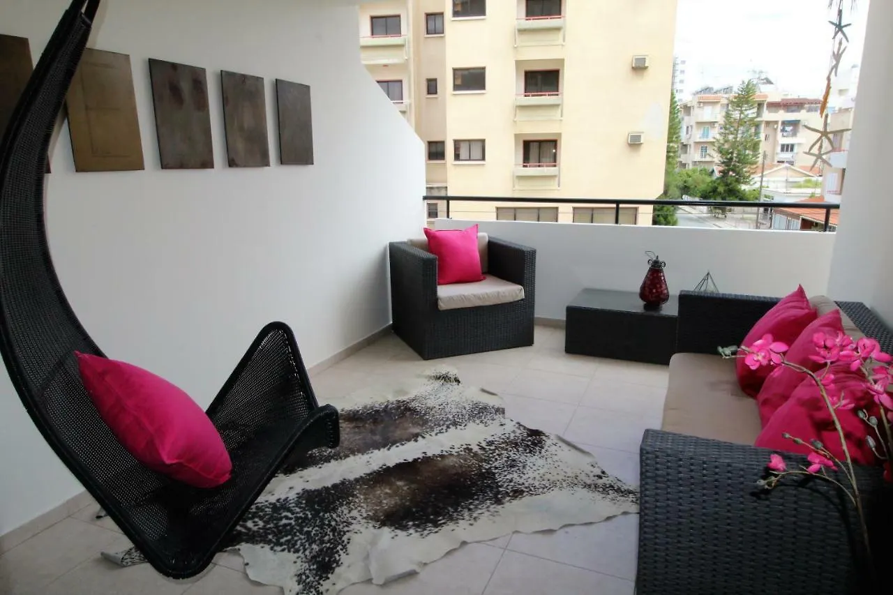 Citywitch 3, Makenzie Daire Larnaca